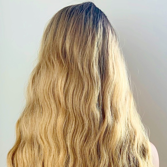 Very Pretty 34” Effortless Style Golden Blonde Synthetic Wig - Picture 10 of 11